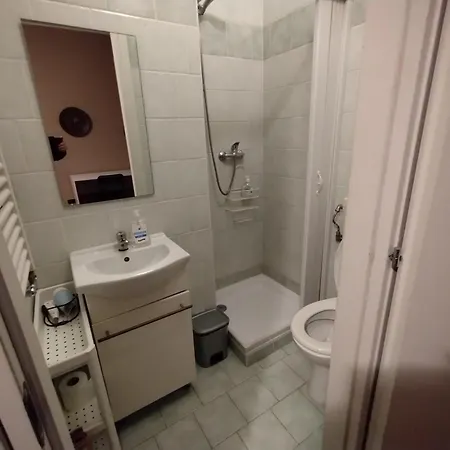 Easyroom בית הארחה סקיו